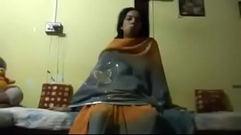 Indian Aunty sucking is husband cock nicely on indiansxvideo.com