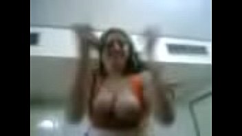 Arab Babe show Her Bigass and her BigTits