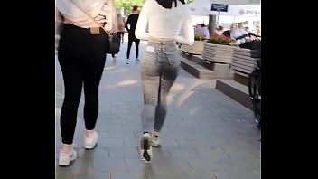 [CANDID] Sexy teen on tight pants on the streets