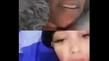 La Yumi RD Rapando en video en vivo de instagram mientras la miran