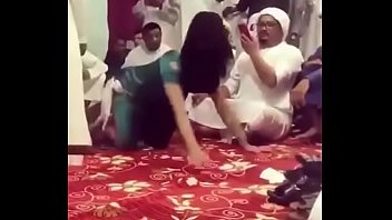 Muslim girl shake booty