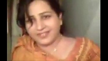 Punjabi women giving blowjob - XVIDEOS.COM