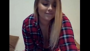 chubby b. showing her nudity in webcam