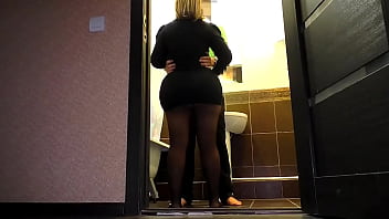 step Mom lifted her skirt and showed her big ass and fucked her in the mouth and anal