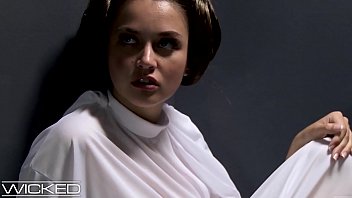 Star Wars XXX - Princess Leia Sucks Vader's Big Black Cock